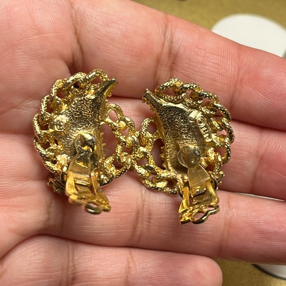 Vintage ART Clip On Earrings Gold Toned Spiky Shell And Chain Design - Picture 5 of 8